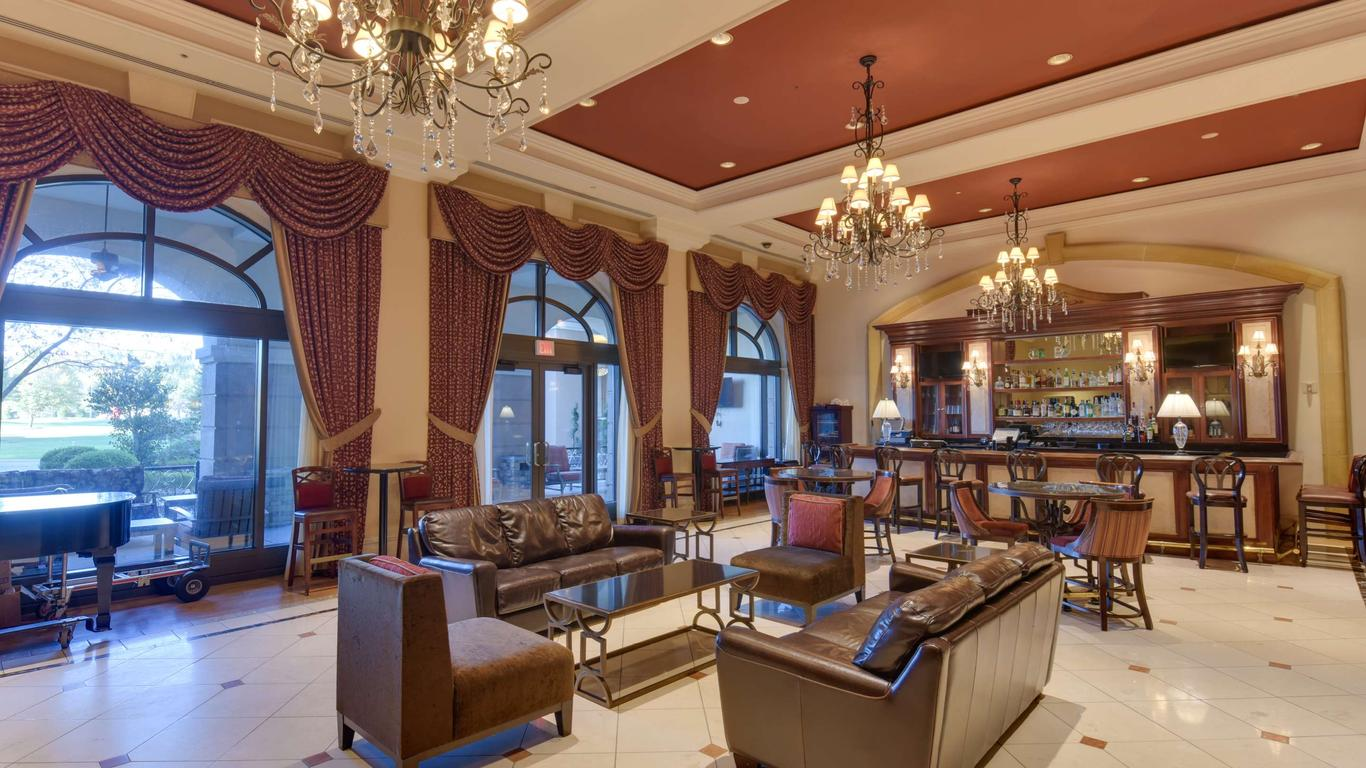 a picture of a hotel room